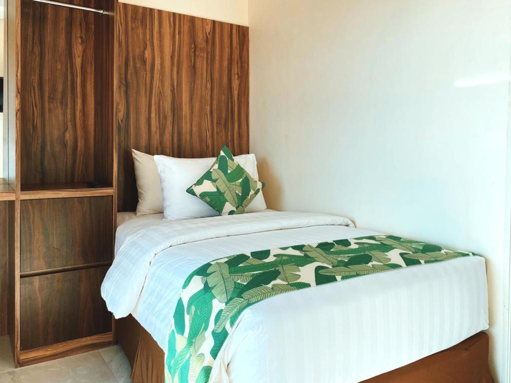 Sylvia Hotel & Resort Komodo 라부안 바조 외부 사진