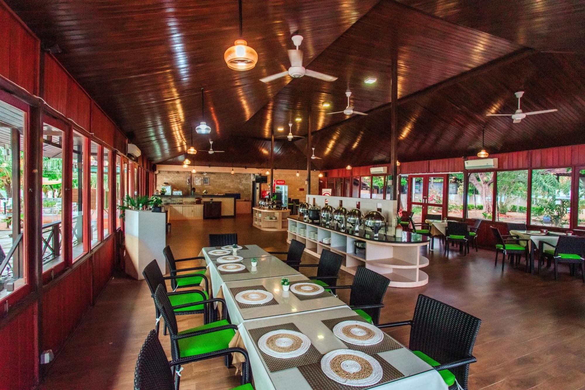 Sylvia Hotel & Resort Komodo 라부안 바조 외부 사진
