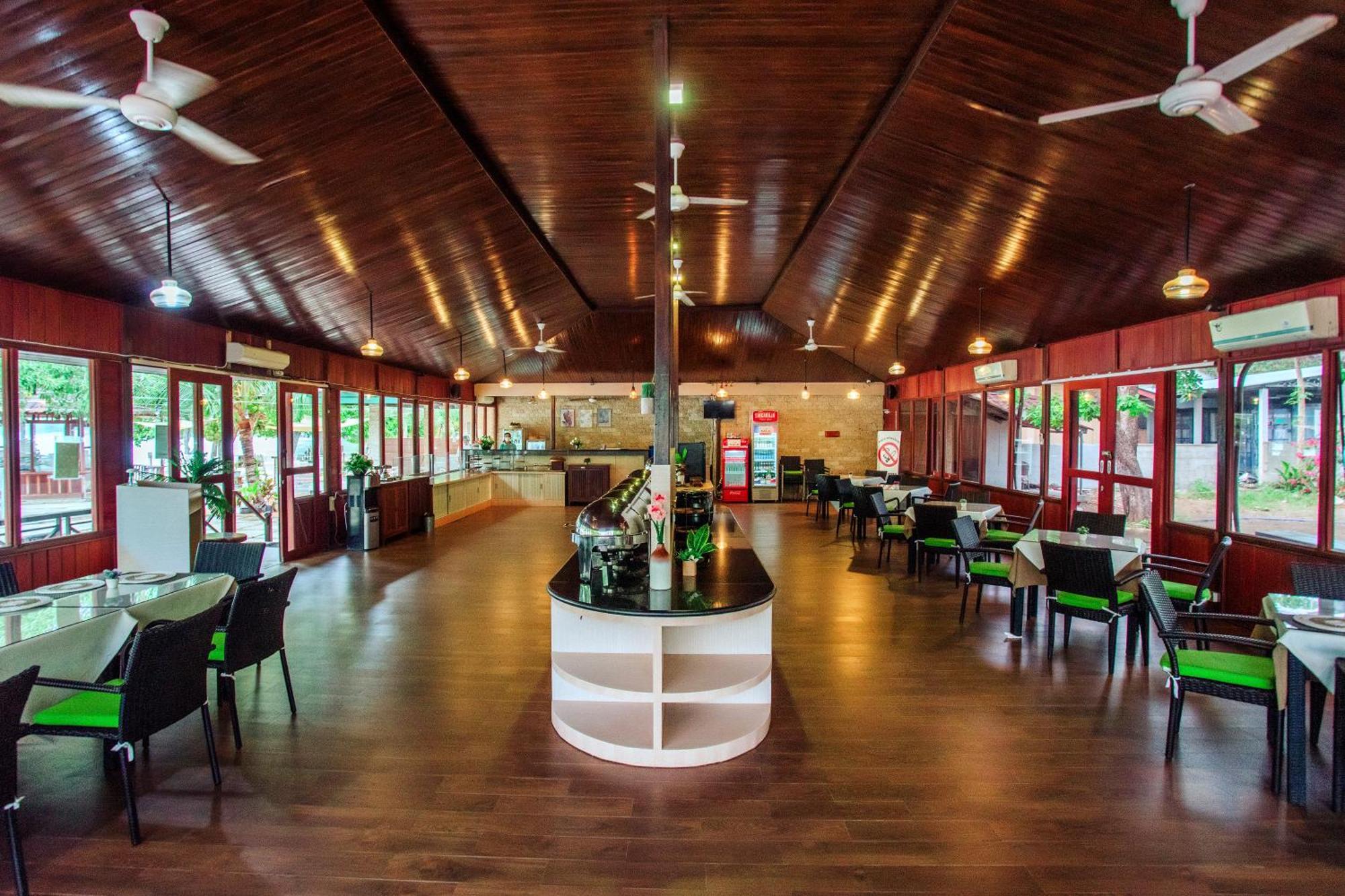 Sylvia Hotel & Resort Komodo 라부안 바조 외부 사진