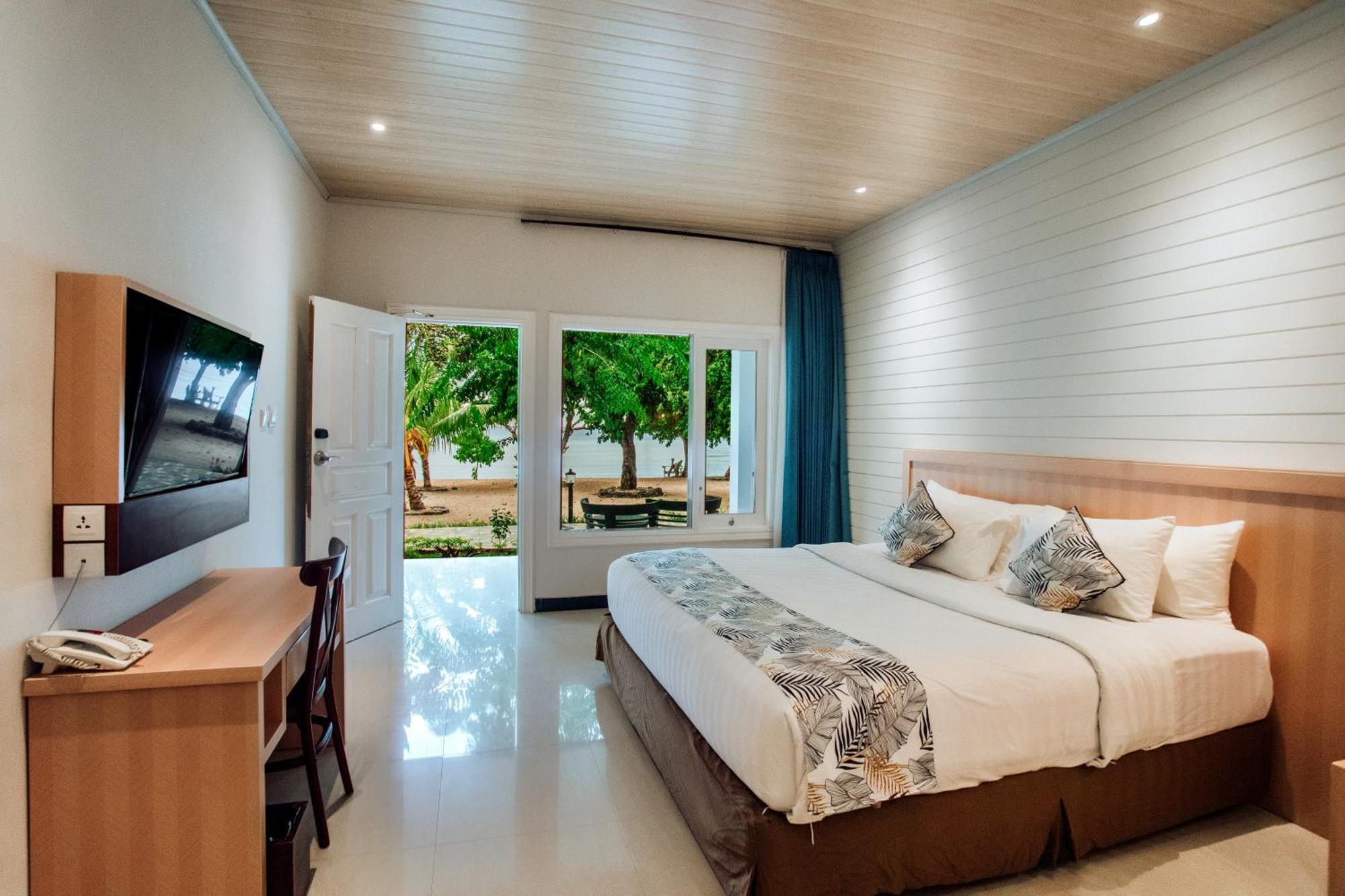 Sylvia Hotel & Resort Komodo 라부안 바조 외부 사진