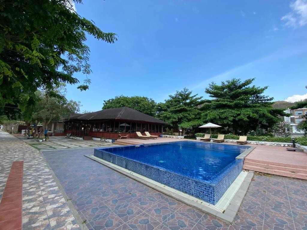 Sylvia Hotel & Resort Komodo 라부안 바조 외부 사진